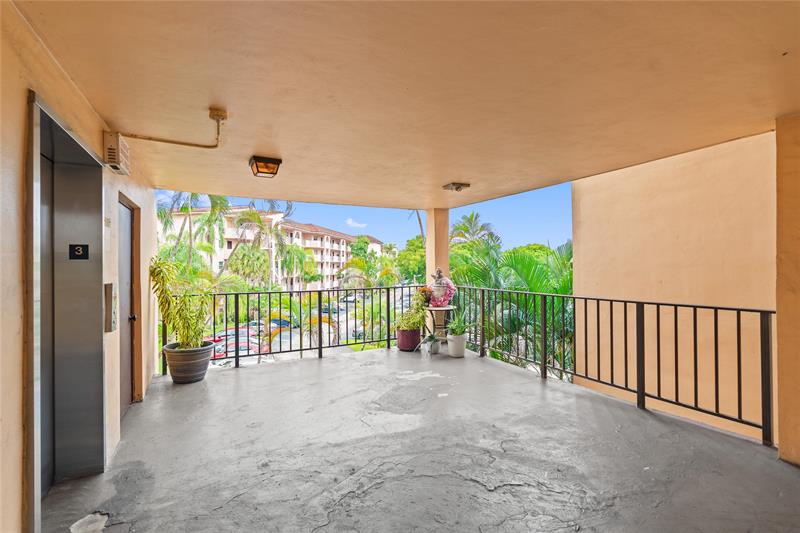 Image 24 of 27 For 3955 Nob Hill Rd  307