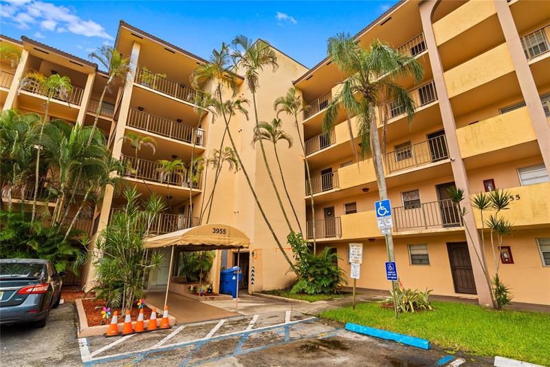 Image 3 of 27 For 3955 Nob Hill Rd  307