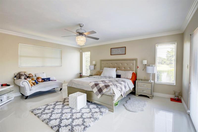 Image 37 of 55 For 9541 Sea Turtle Dr