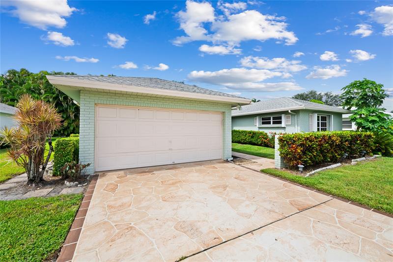 Image 10 of 32 For 10911 Greentrail Dr