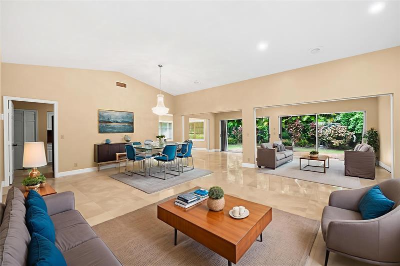 Image 11 of 32 For 10911 Greentrail Dr