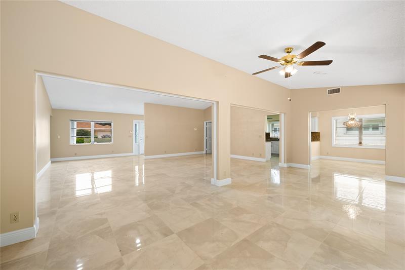 Image 15 of 32 For 10911 Greentrail Dr