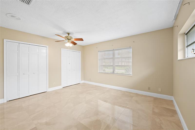 Image 18 of 32 For 10911 Greentrail Dr