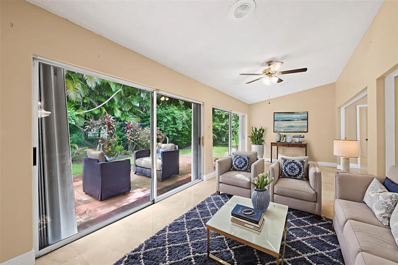 Image 19 of 32 For 10911 Greentrail Dr