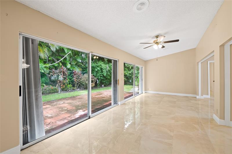 Image 20 of 32 For 10911 Greentrail Dr