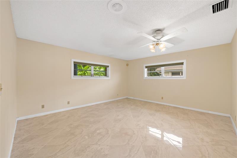 Image 21 of 32 For 10911 Greentrail Dr