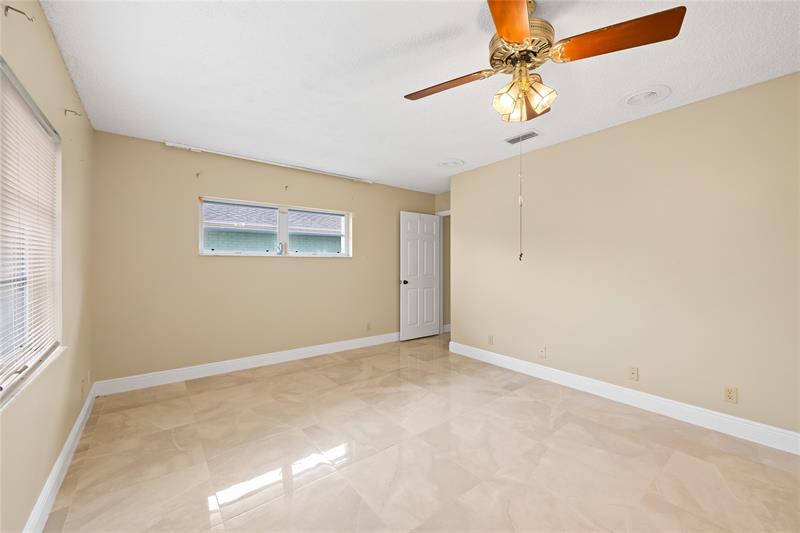 Image 22 of 32 For 10911 Greentrail Dr