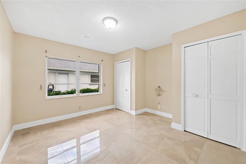 Image 23 of 32 For 10911 Greentrail Dr