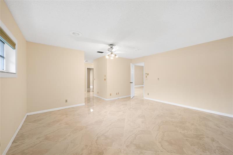 Image 26 of 32 For 10911 Greentrail Dr