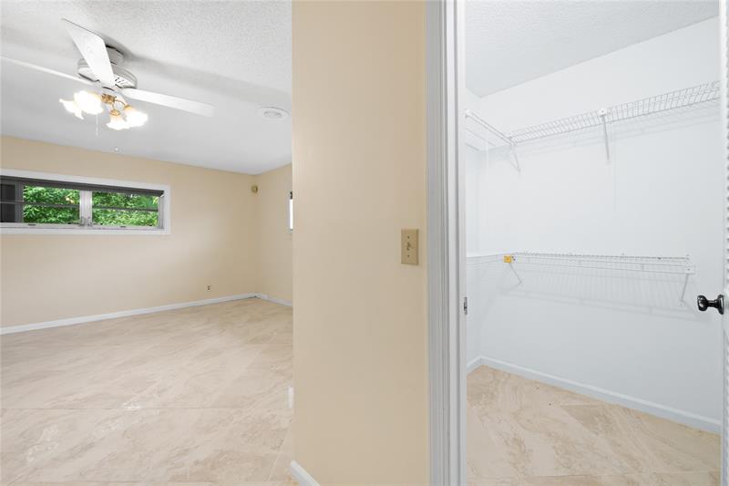 Image 29 of 32 For 10911 Greentrail Dr