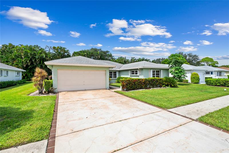 Image 6 of 32 For 10911 Greentrail Dr