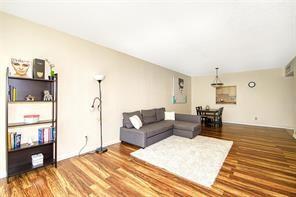 Image 11 of 38 For 19380 Collins Ave  212