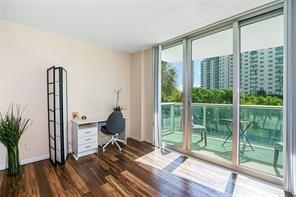 Image 15 of 38 For 19380 Collins Ave  212