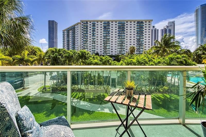 Image 24 of 38 For 19380 Collins Ave  212