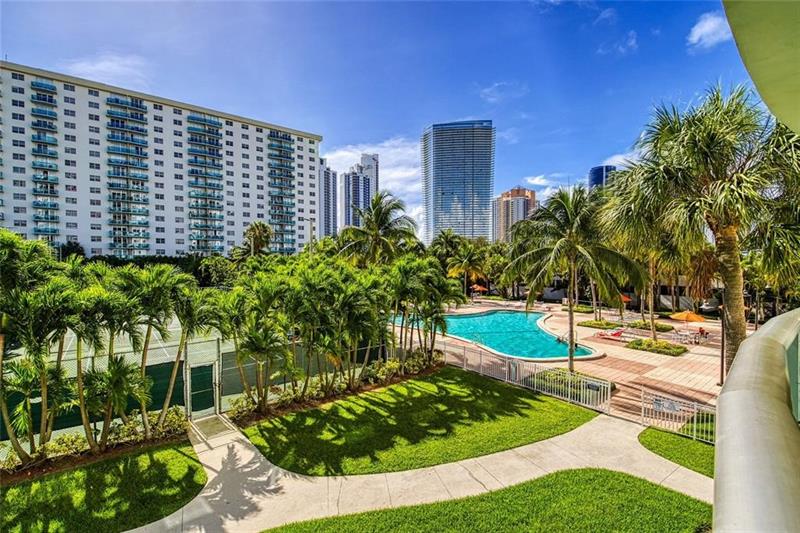 Image 3 of 38 For 19380 Collins Ave  212