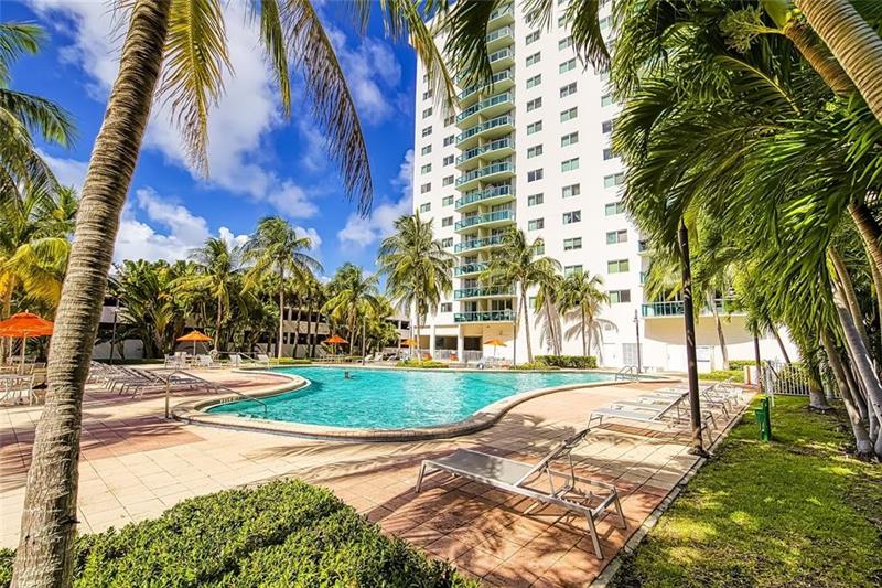 Image 36 of 38 For 19380 Collins Ave  212