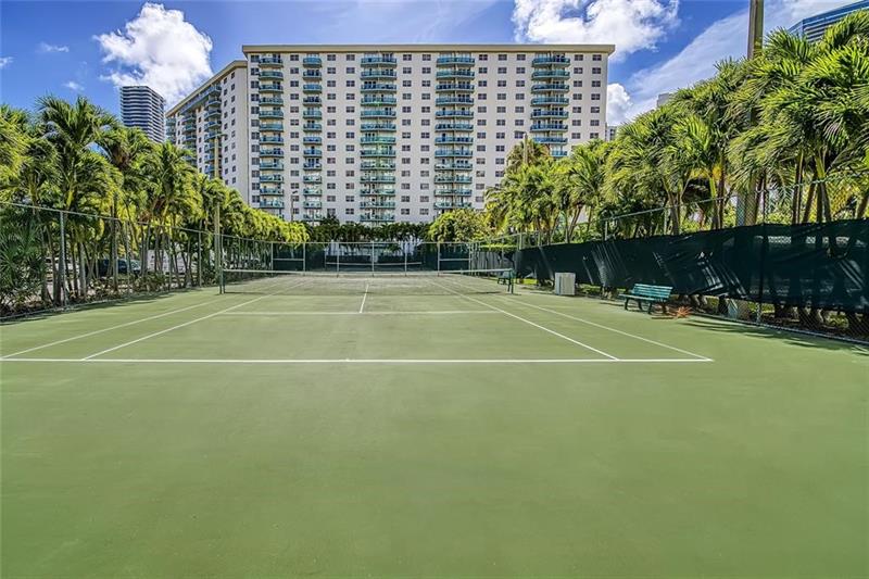 Image 37 of 38 For 19380 Collins Ave  212