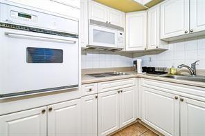 Image 4 of 38 For 19380 Collins Ave  212