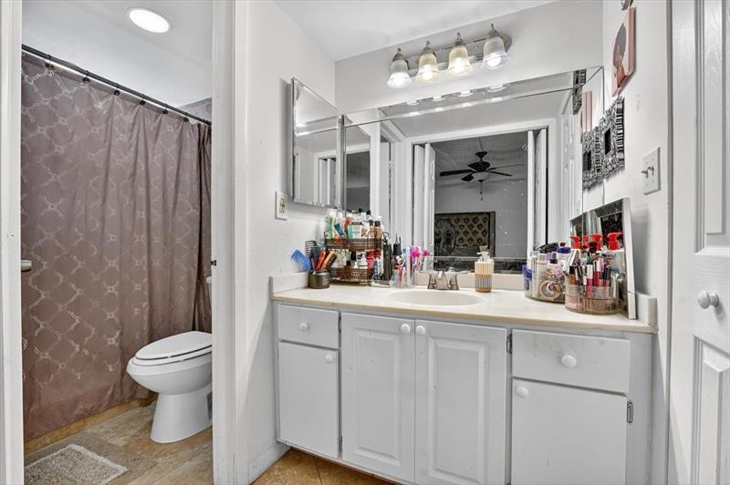 Image 16 of 30 For 7950 Mcnab Rd  302