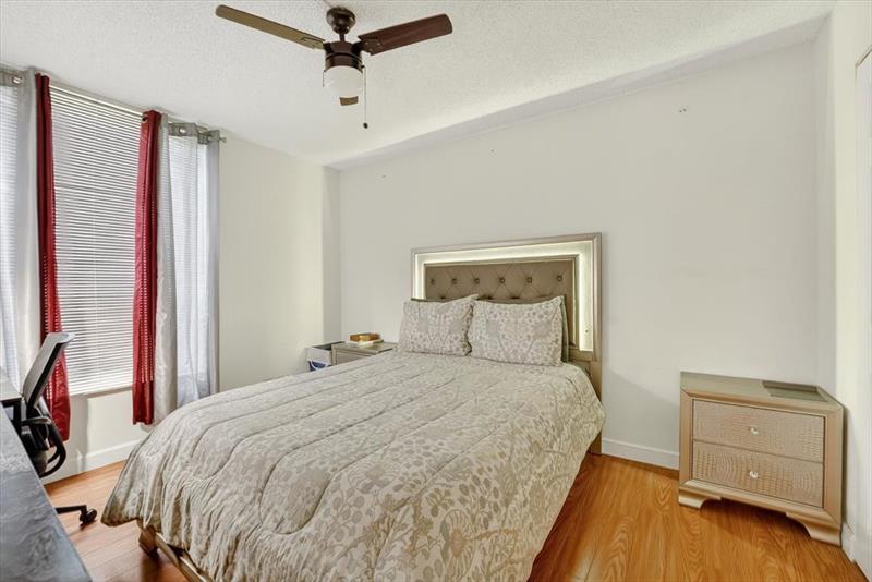 Image 21 of 30 For 7950 Mcnab Rd  302