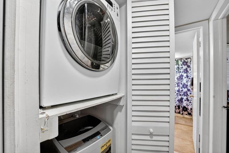 Image 25 of 30 For 7950 Mcnab Rd  302