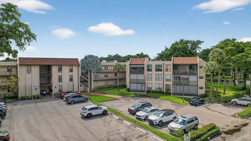 Image 4 of 30 For 7950 Mcnab Rd  302