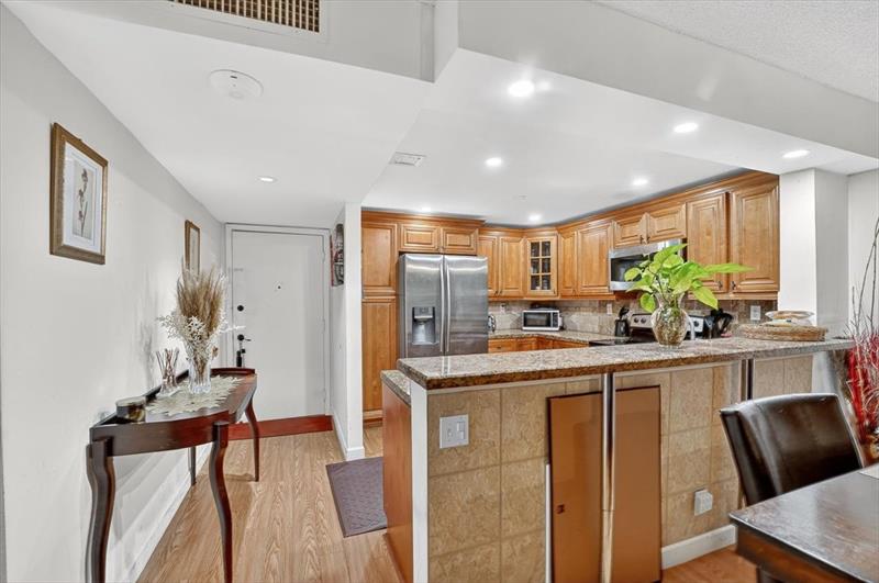 Image 6 of 30 For 7950 Mcnab Rd  302