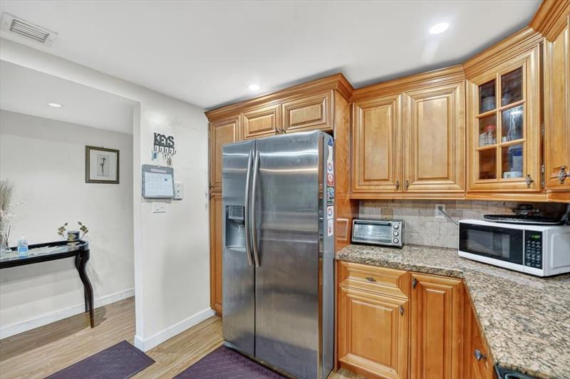 Image 7 of 30 For 7950 Mcnab Rd  302