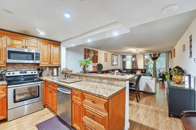 Image 8 of 30 For 7950 Mcnab Rd  302