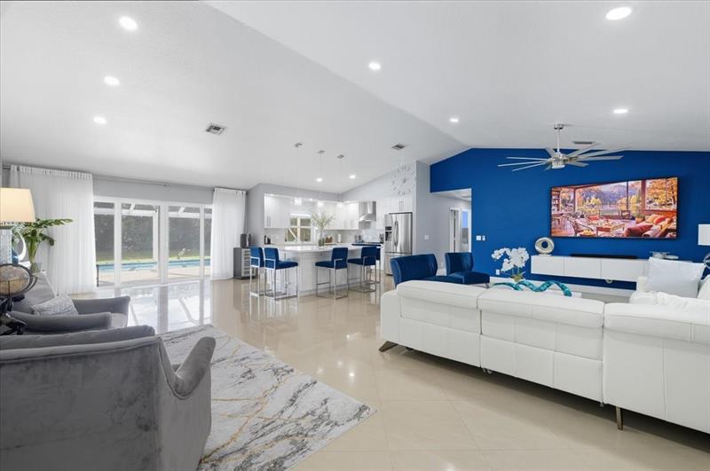 Image 13 of 40 For 10082 Harbourtown Ct