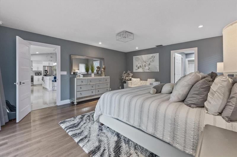 Image 16 of 40 For 10082 Harbourtown Ct