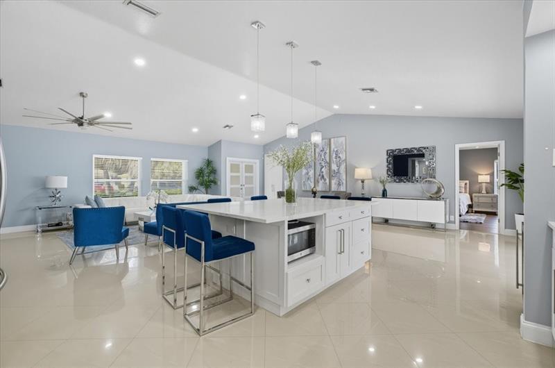 Image 5 of 40 For 10082 Harbourtown Ct