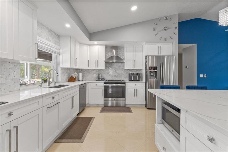 Image 7 of 40 For 10082 Harbourtown Ct