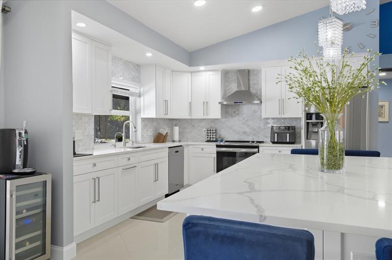Image 8 of 40 For 10082 Harbourtown Ct