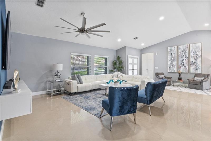 Image 9 of 40 For 10082 Harbourtown Ct