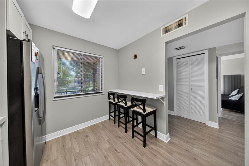 Image 10 of 35 For 412 Lakeview Dr  202