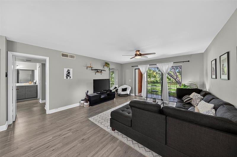 Image 20 of 35 For 412 Lakeview Dr  202