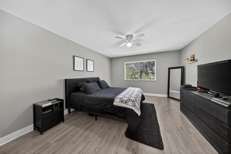 Image 21 of 35 For 412 Lakeview Dr  202