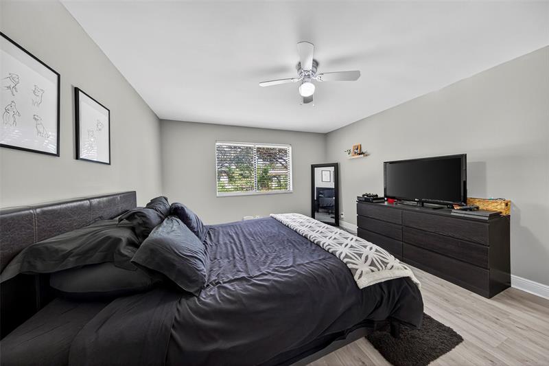 Image 22 of 35 For 412 Lakeview Dr  202