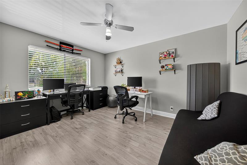 Image 26 of 35 For 412 Lakeview Dr  202