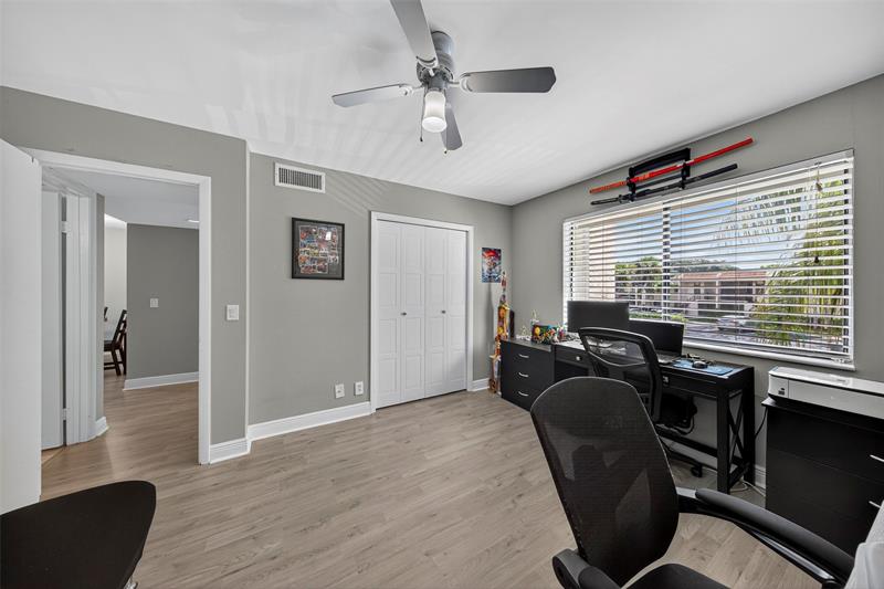 Image 28 of 35 For 412 Lakeview Dr  202