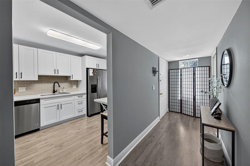 Image 5 of 35 For 412 Lakeview Dr  202