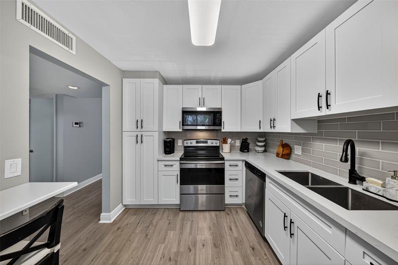 Image 8 of 35 For 412 Lakeview Dr  202