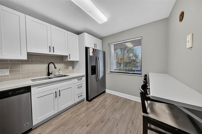 Image 9 of 35 For 412 Lakeview Dr  202