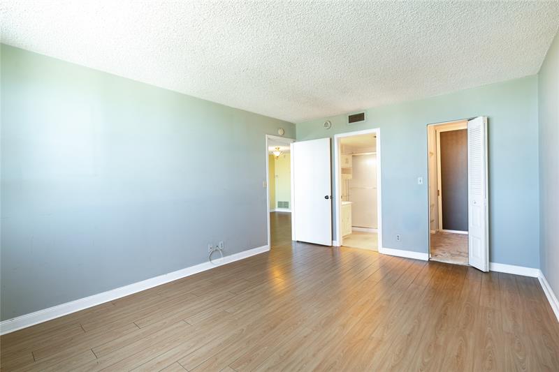 Image 17 of 35 For 101 Briny Ave  2509