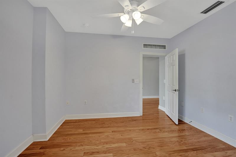 Image 24 of 45 For 1861 Coral Heights Blvd  502
