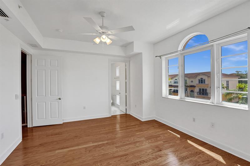 Image 36 of 45 For 1861 Coral Heights Blvd  502