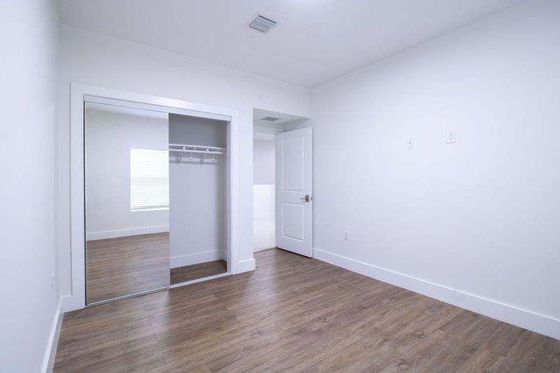 Image 26 of 29 For 424 16th Street