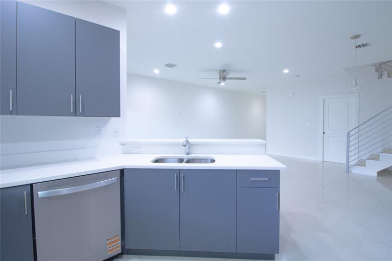Image 7 of 29 For 424 16th Street