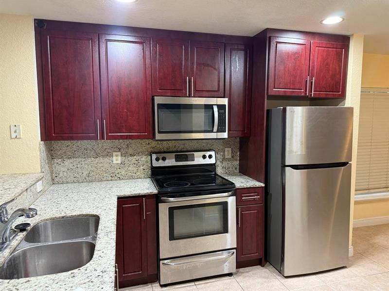 Image 4 of 25 For 9981 26th Ct